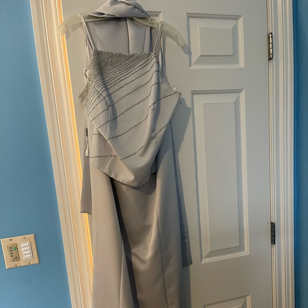 Beautiful silver 2 piece gown. Lightweight comfortable and beautiful